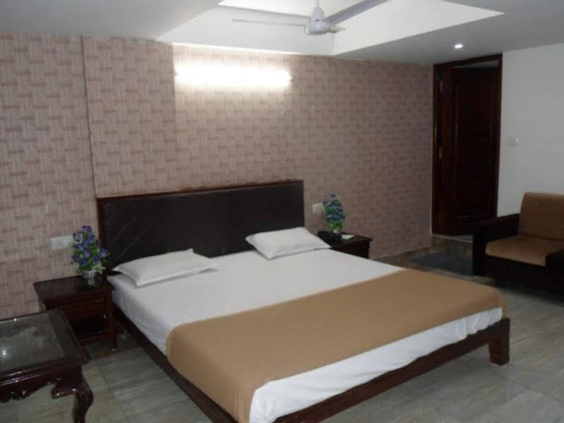 אחמדאבאד Hotel Seven מראה חיצוני תמונה